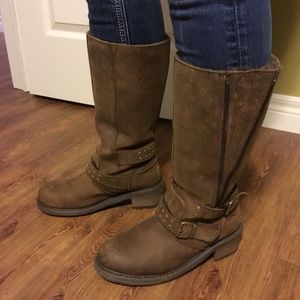 Winter boots by CAT